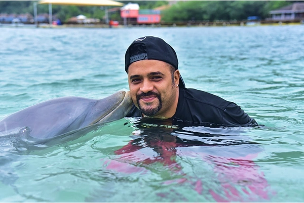 Dolphin close-up in Roatán